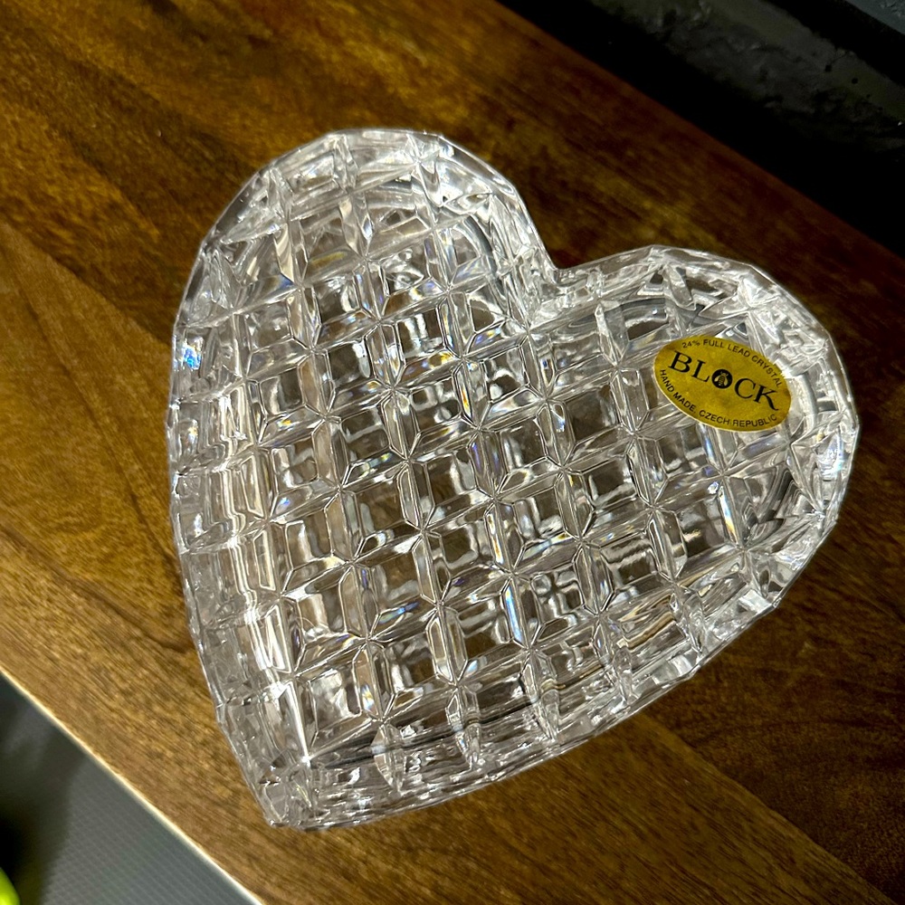 ❌ SOLD ❌ 5in BLOCK Lead Crystal Heart-Shaped Dish with lid ~